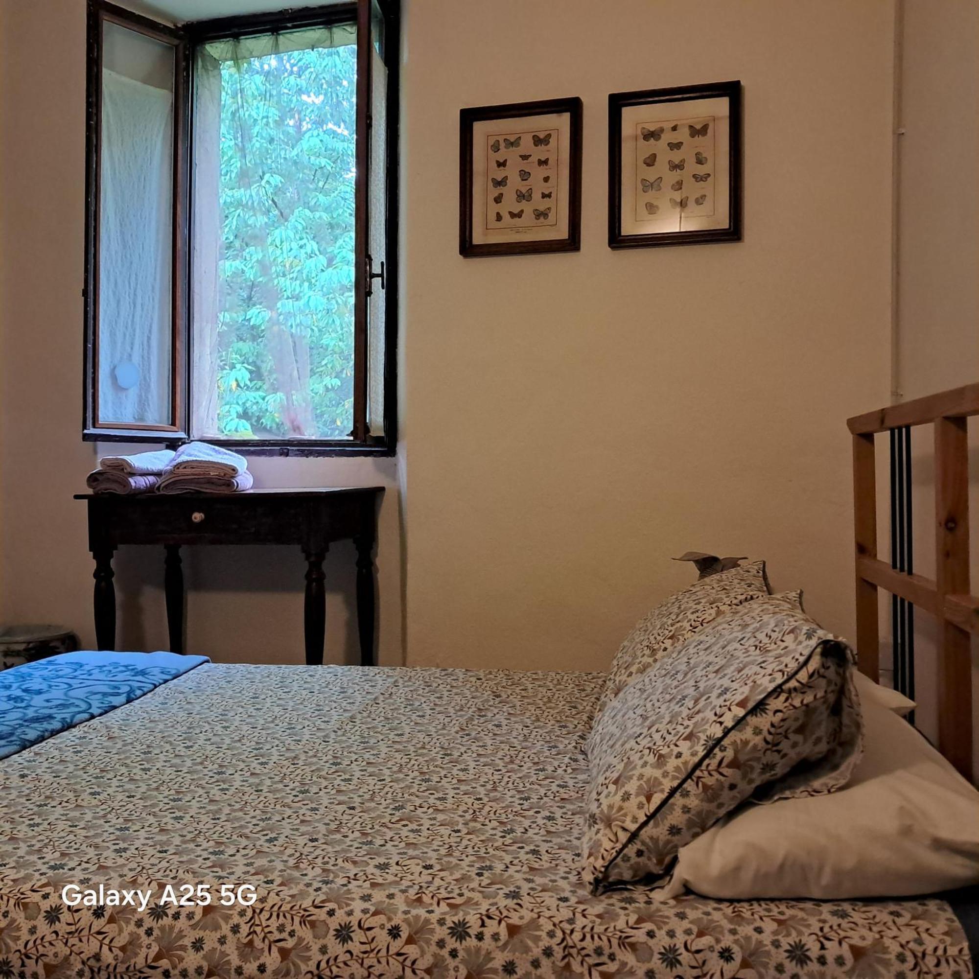 La Stanza Del Bosco Apartment Arcumeggia Bagian luar foto
