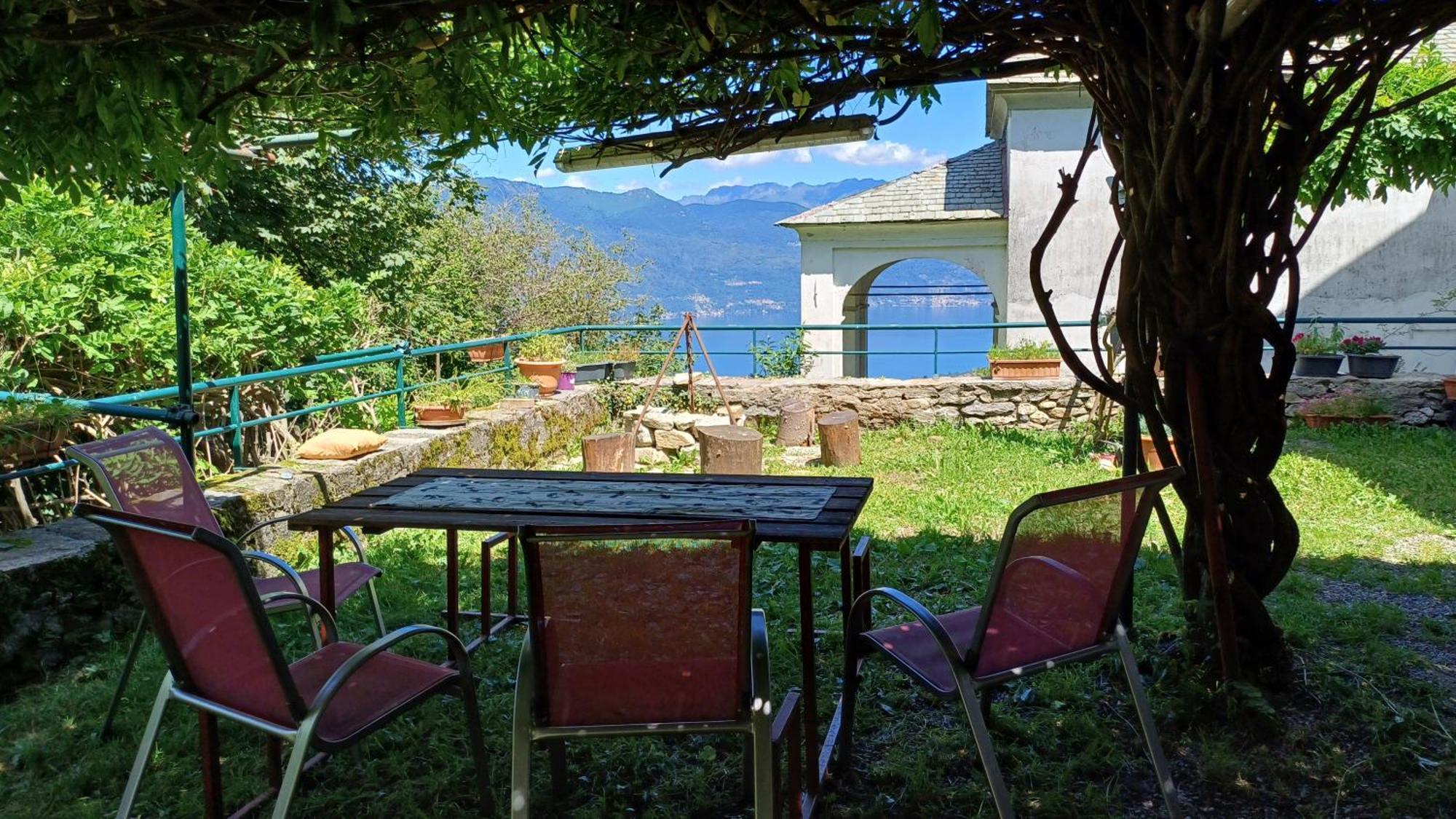 La Stanza Del Bosco Apartment Arcumeggia Bagian luar foto